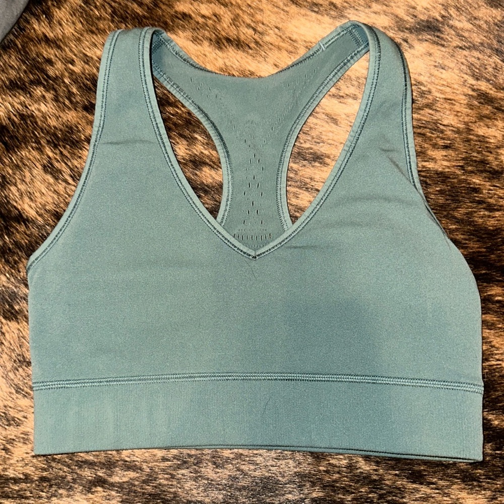 size 8 lululemon sports bra